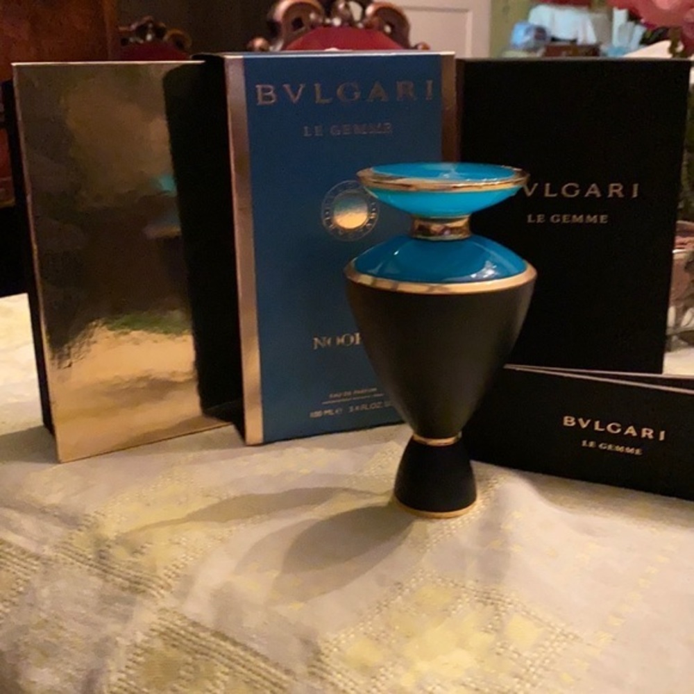 Bvlgari Le Gemme: Noorah. Luxurious scent in a beautiful bottle.